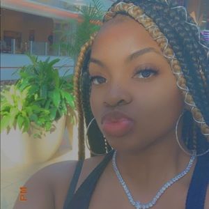 Meet your Posher, Sharea